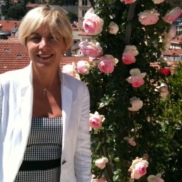 FOTO SIGNORA ROSE