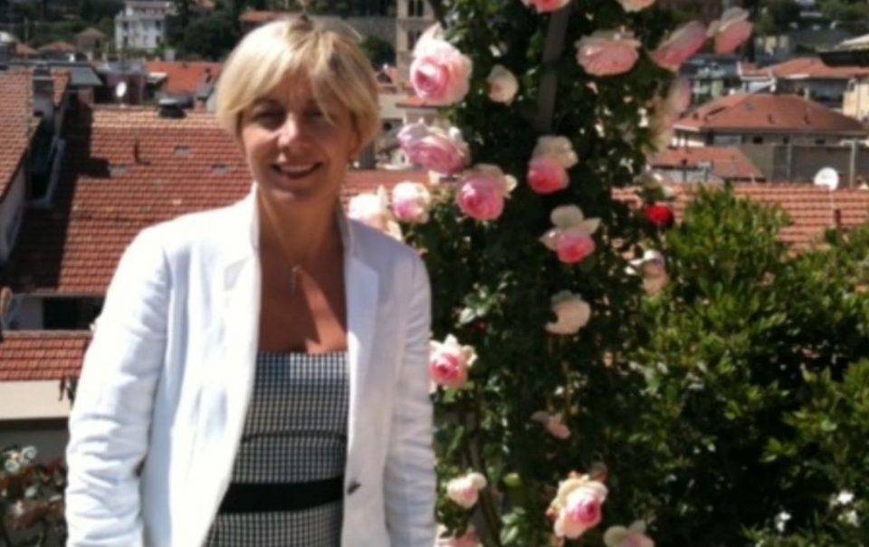 FOTO SIGNORA ROSE