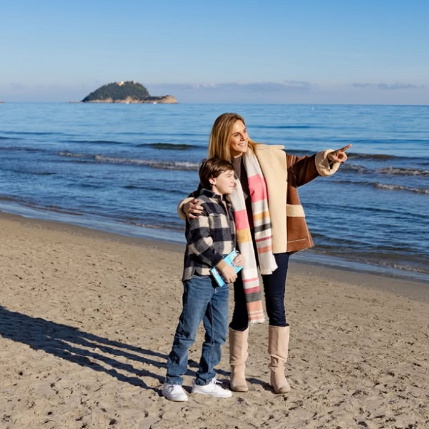 alassio mamma e bimbo in spiaggia