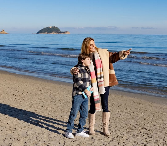 alassio mamma e bimbo in spiaggia